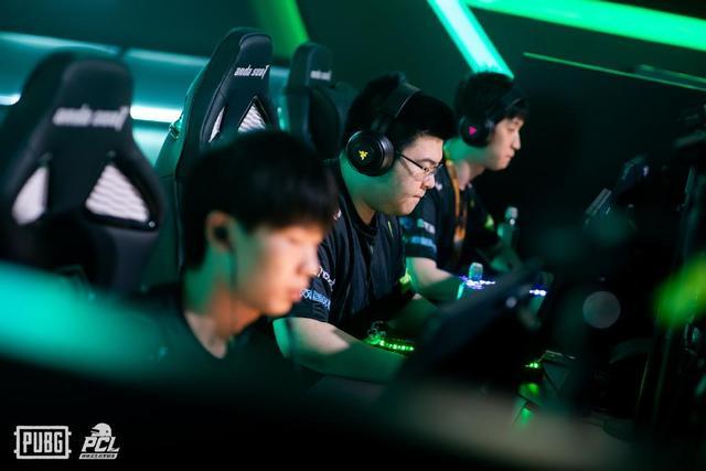 英雄都为她 英雄都为她